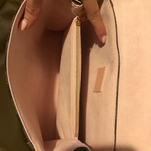 💕Louis Vuitton Caissa Clutch Bag💕 - Picture 6 of 8